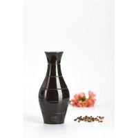 Rasnita neagra din lemn in forma de vaza pentru sare si piper 19 cm  - Bisetti