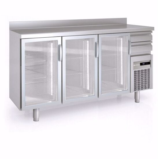 Masa frigorifica refrigerare 3 usi cu geam si 6 rafturi seria 600 cu rebord Coreco